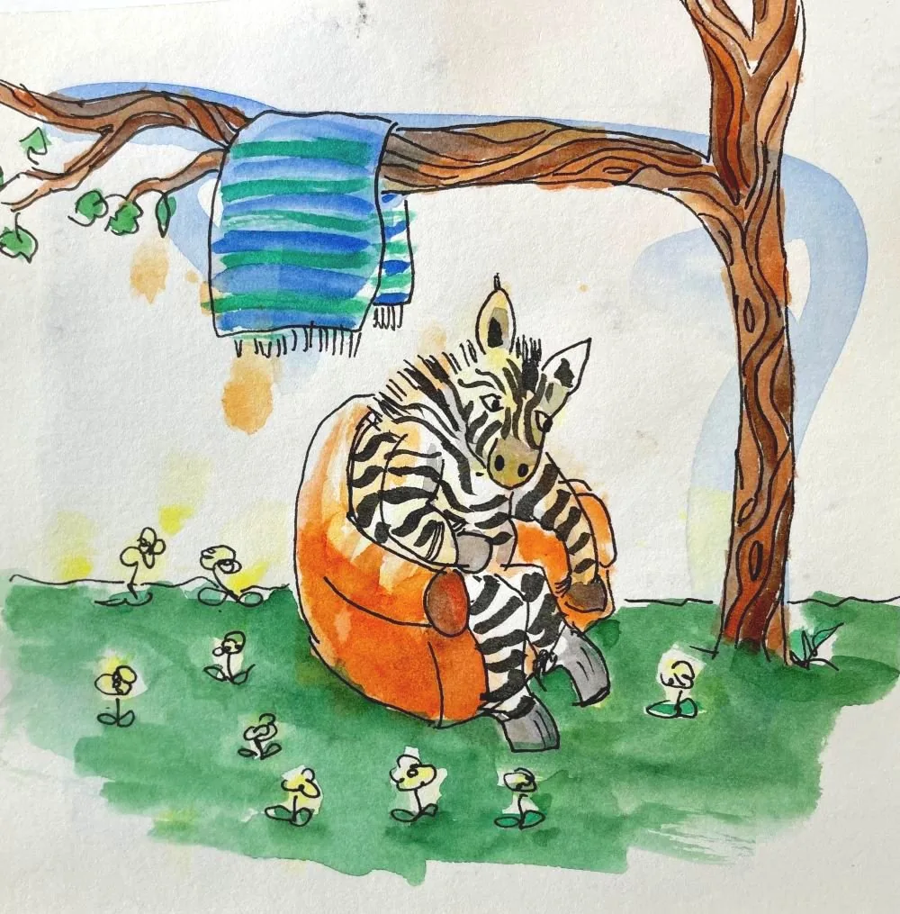 Illustration eines Zebras, das in einem orangefarbenen Kindersitz sitzt, unter einem Baum mit grün-blau gestreifter Decke, mit kleinen Blumen im Gras.